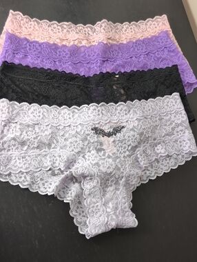 Victoria's Secret Cheeky Lace Panties Underwear Size Medium NEW